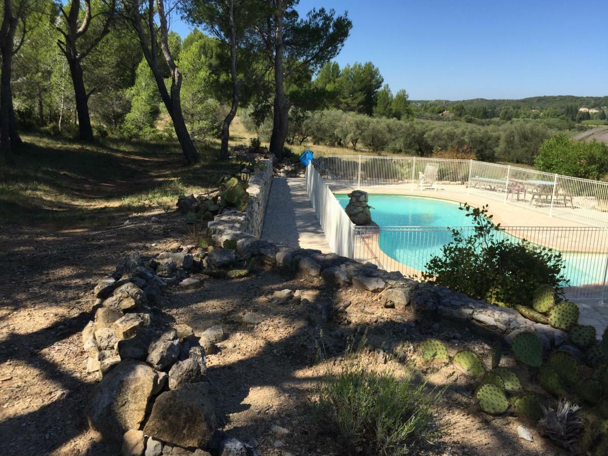 Les Mazets De La Reine Pedauque Villa Paradou Bagian luar foto