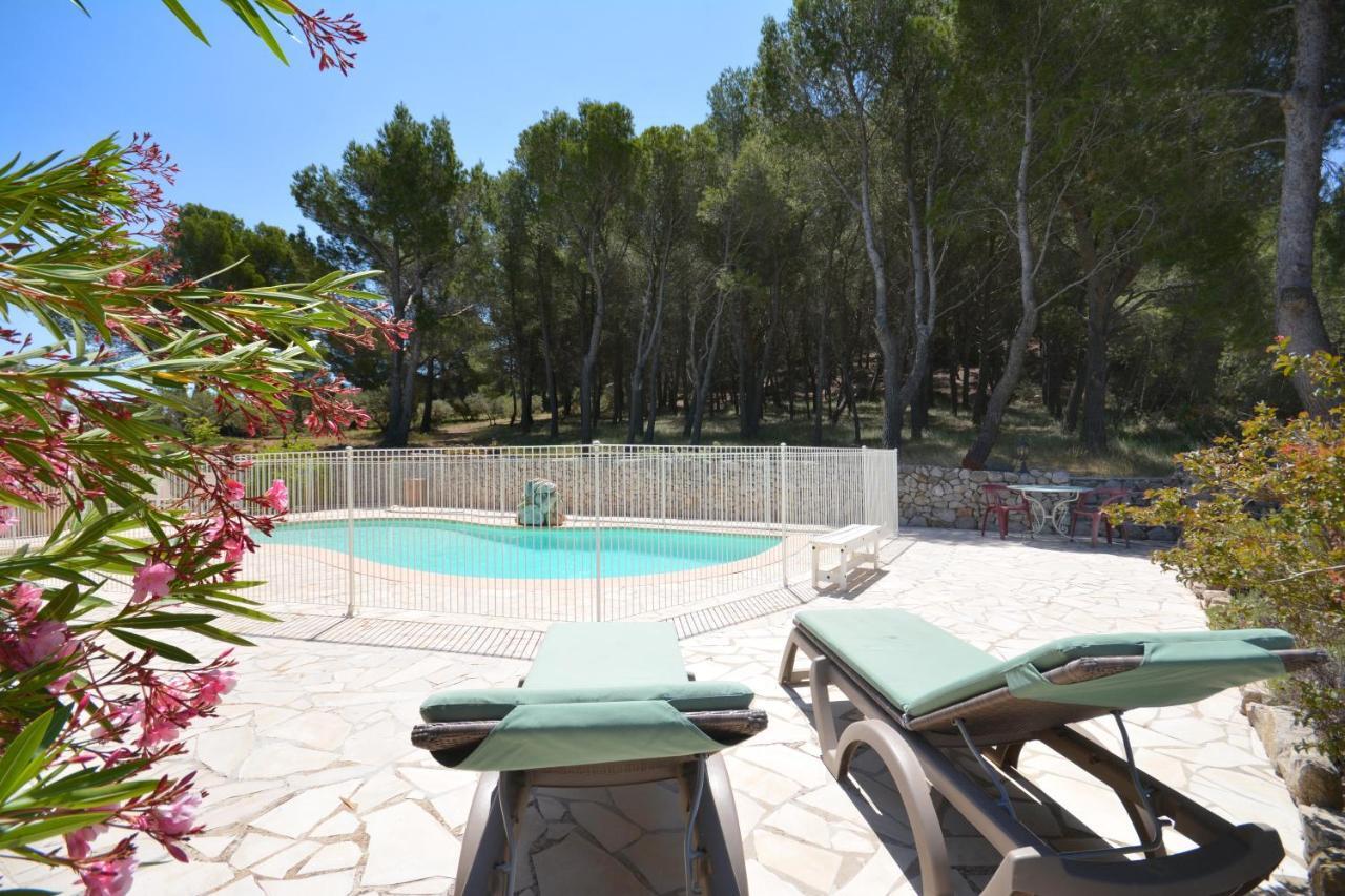 Les Mazets De La Reine Pedauque Villa Paradou Bagian luar foto